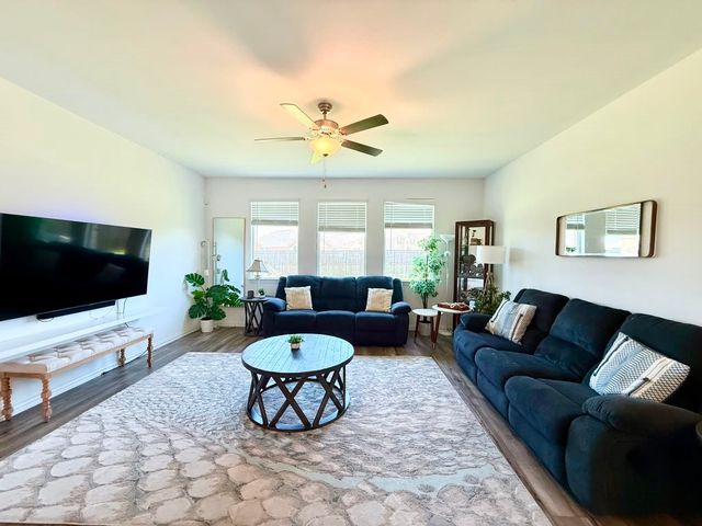 1601 Lake Grove Drive, Little Elm, TX 75068