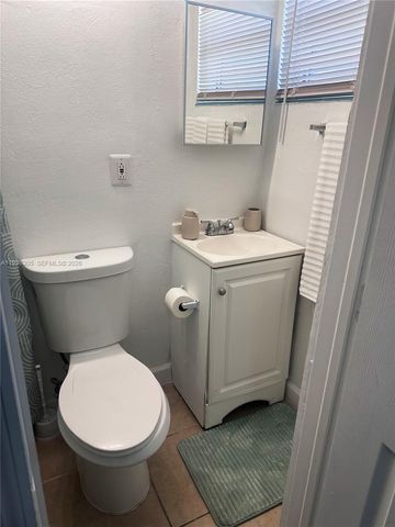 1265 SW 6th St 12, Miami, FL 33135