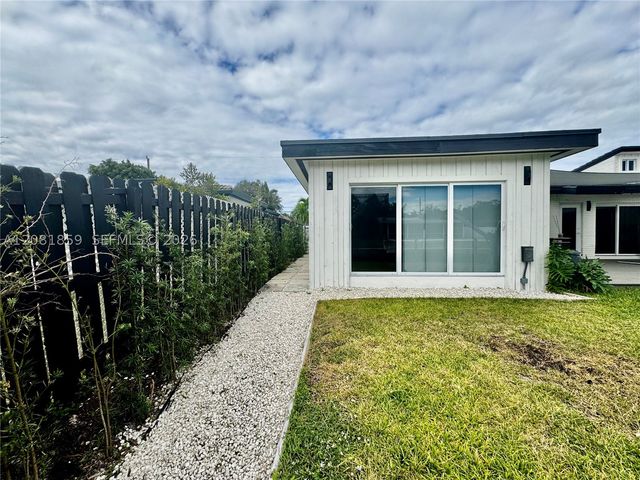 1720 SW 23rd Ave, Fort Lauderdale, FL 33312