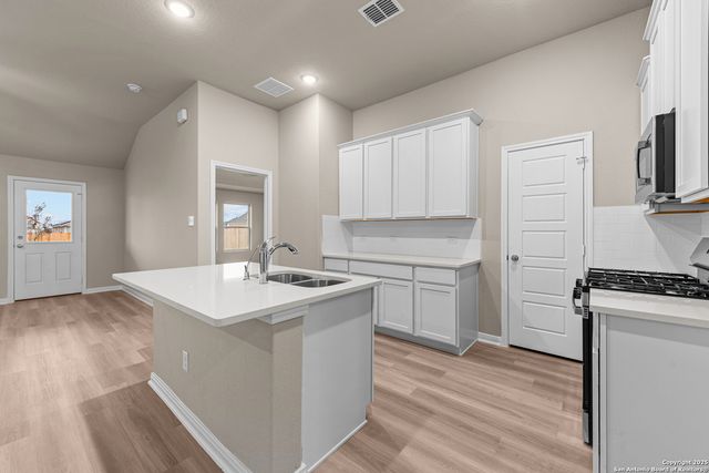 15455 Salmon Spring, San Antonio, TX 78245