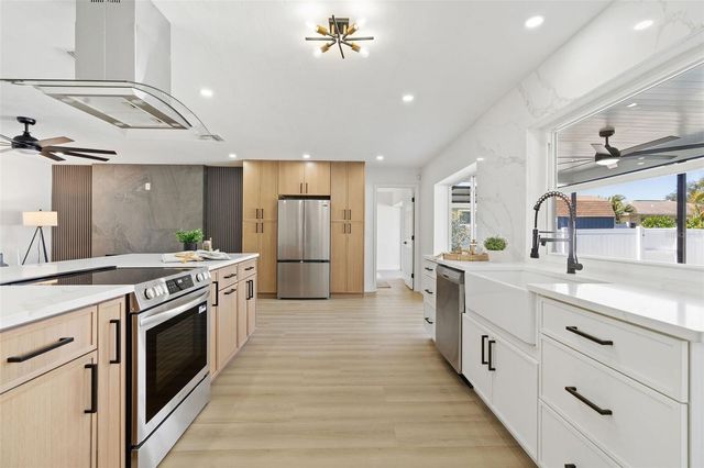 2972 COMPTON COURT, Clearwater, FL 33761