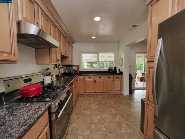 1260 Apple Drive, Concord, CA 94518