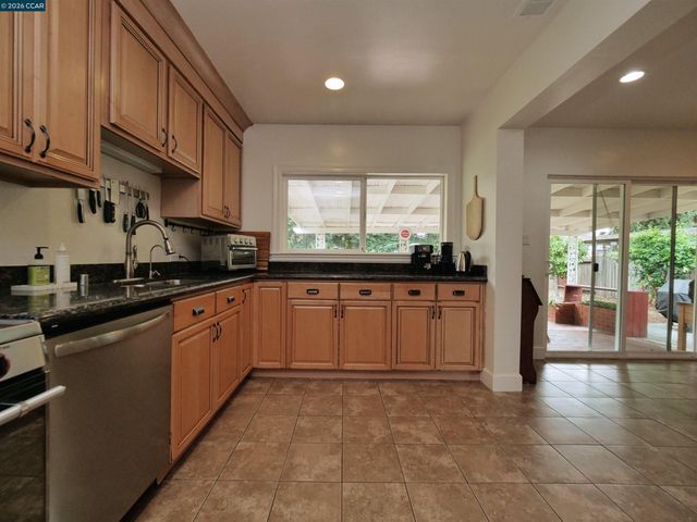 1260 Apple Drive, Concord, CA 94518