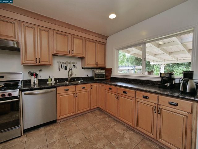 1260 Apple Drive, Concord, CA 94518