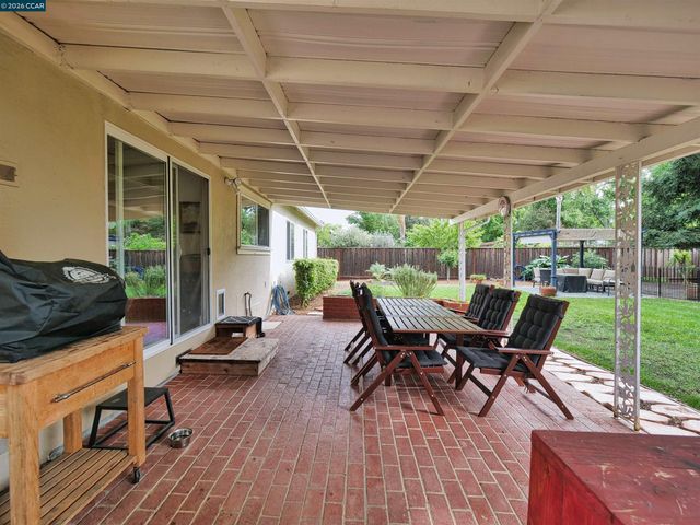 1260 Apple Drive, Concord, CA 94518