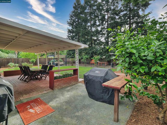 1260 Apple Drive, Concord, CA 94518