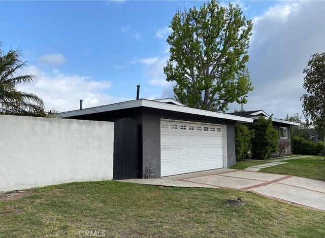 2112 Dover Drive, Newport Beach, CA 92660