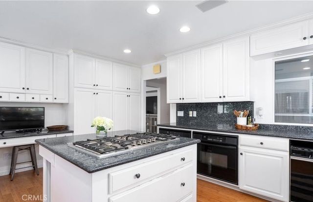 2112 Dover Drive, Newport Beach, CA 92660