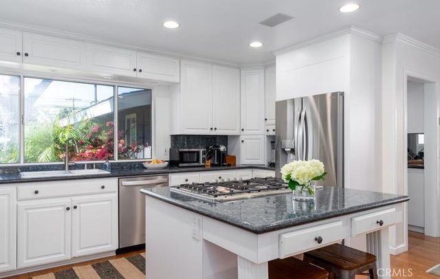 2112 Dover Drive, Newport Beach, CA 92660