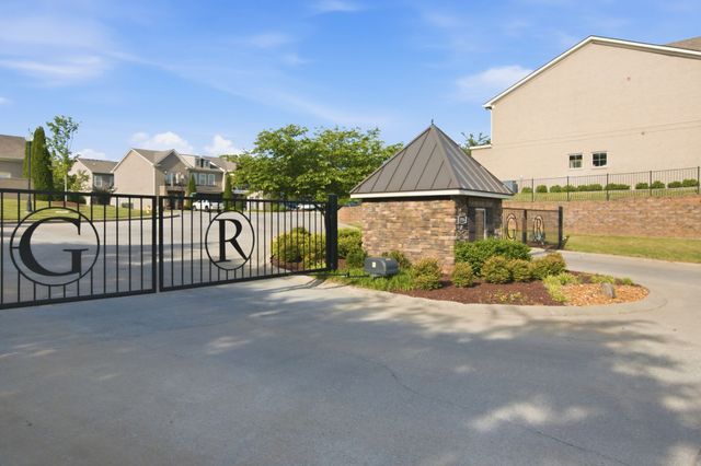 3111 Blue Sky Dr, Murfreesboro, TN 37130