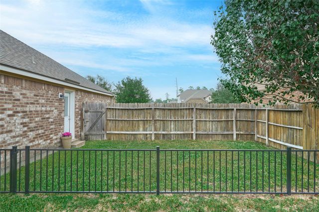 24511 Emerald Pool Falls Drive, Tomball, TX 77375