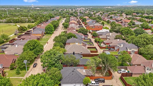 1040 Essex Drive, Cedar Hill, TX 75104