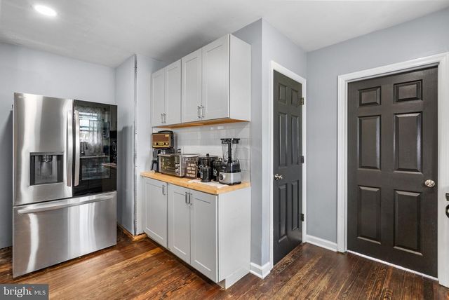 10 COLONIAL AVENUE, West Deptford, NJ 08096