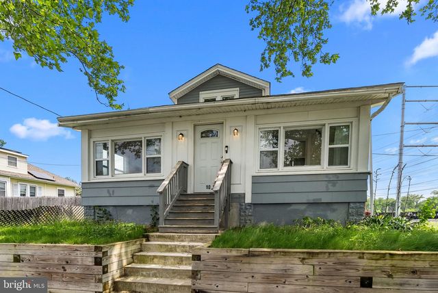 10 COLONIAL AVENUE, West Deptford, NJ 08096