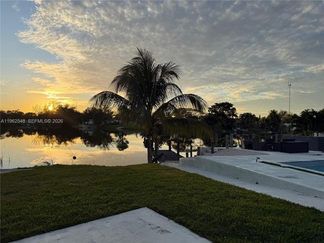 3621 SW 35th St, West Park, FL 33023