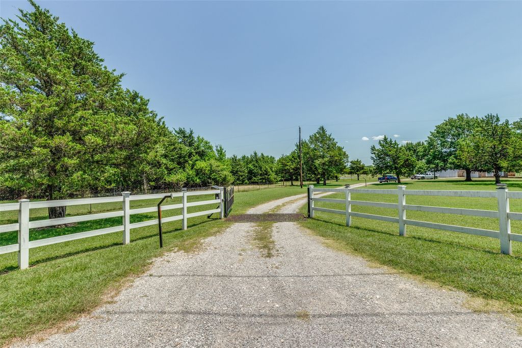 76 Spout Springs Road, Pottsboro, TX 75076