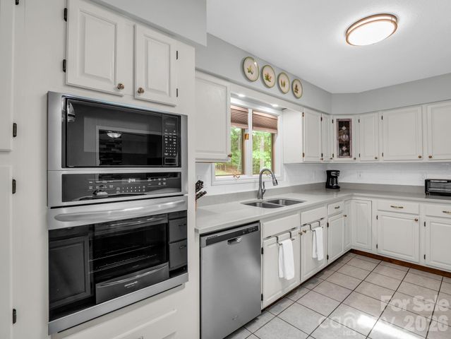 656 Cashiers Valley Road, Brevard, NC 28712