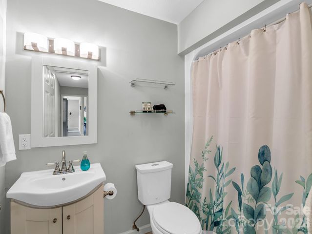 656 Cashiers Valley Road, Brevard, NC 28712
