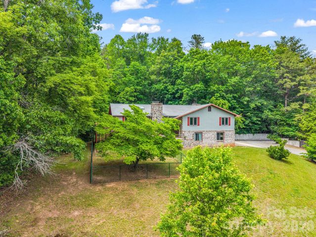 656 Cashiers Valley Road, Brevard, NC 28712