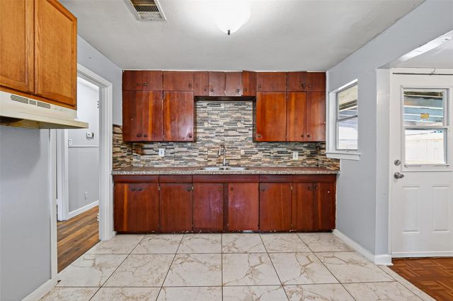 5934 Belmark Street, Houston, TX 77033