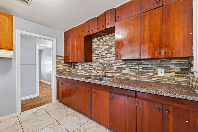 5934 Belmark Street, Houston, TX 77033