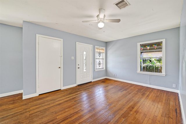 5934 Belmark Street, Houston, TX 77033