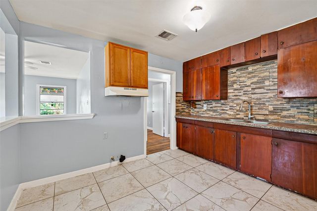 5934 Belmark Street, Houston, TX 77033