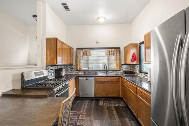 122 W Acacia, Stockton, CA 95202