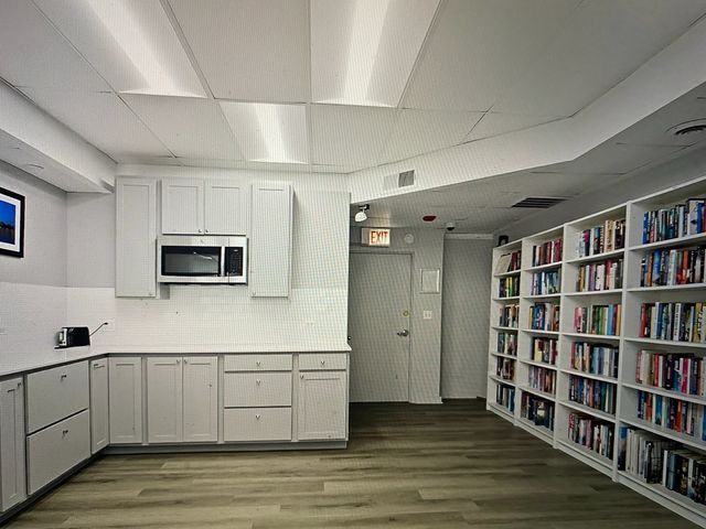 6301 N Sheridan Road 6C, Chicago, IL 60660