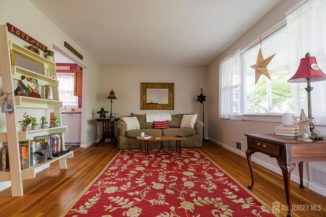 237 4th Street, Dunellen, NJ 08812