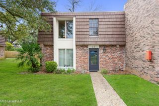 527 Front Beach Drive, 17, Ocean Springs, MS 39564