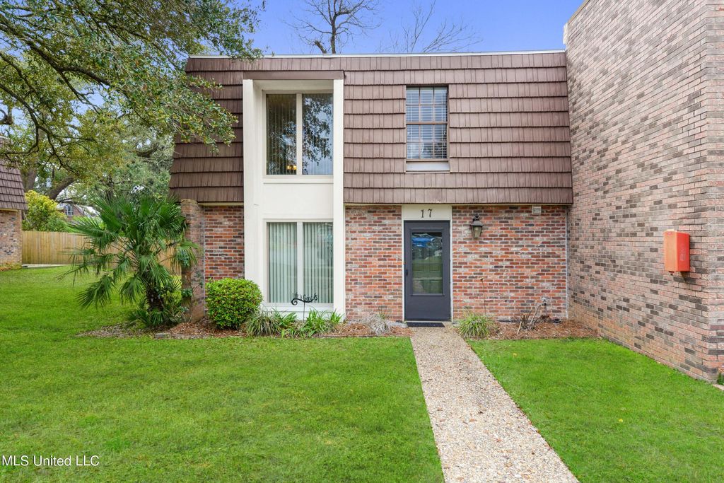 527 Front Beach Drive, 17, Ocean Springs, MS 39564