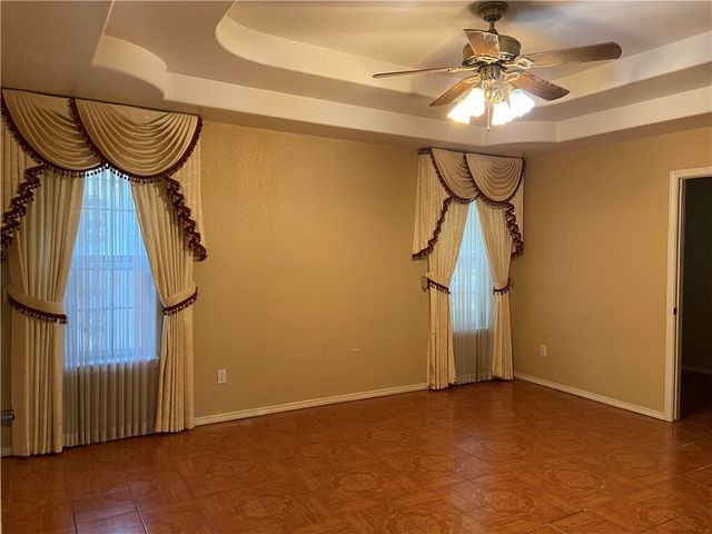 905 Franco Dr, Alice, TX 78332