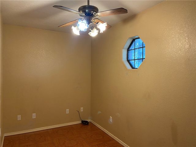 905 Franco Dr, Alice, TX 78332