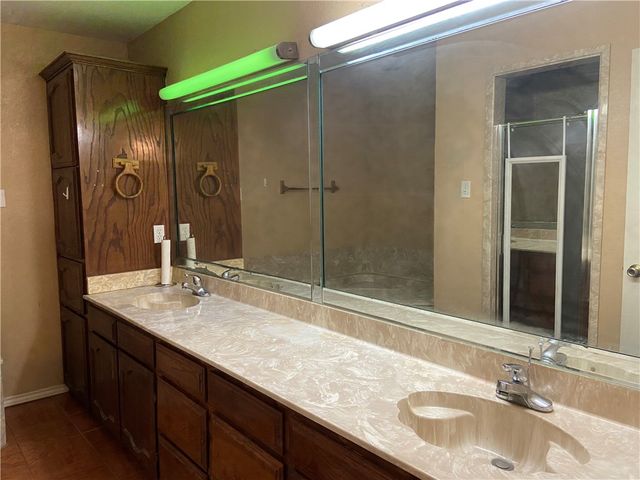 905 Franco Dr, Alice, TX 78332