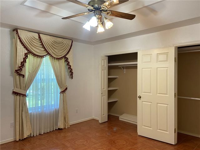 905 Franco Dr, Alice, TX 78332