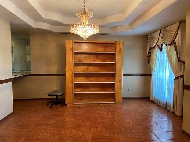 905 Franco Dr, Alice, TX 78332