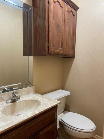 905 Franco Dr, Alice, TX 78332