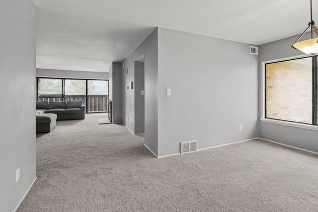 1225 S Maple Road 307, Ann Arbor, MI 48103