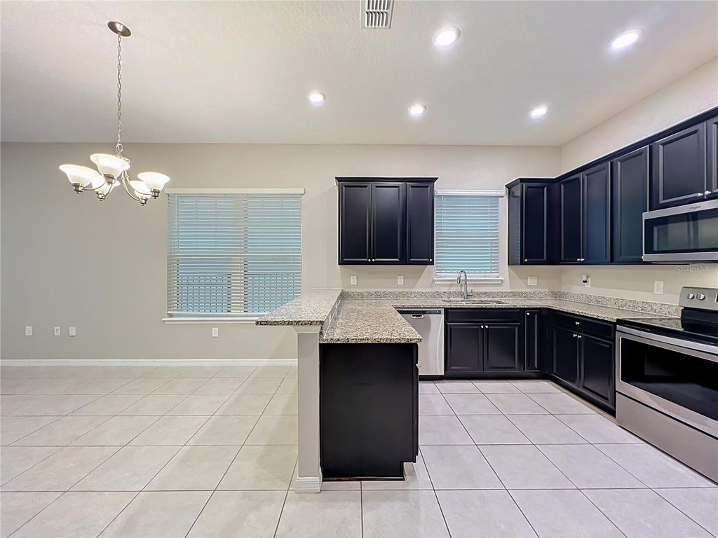 Image 15 of property listing at 1549 ASTORIA ARBOR LANE, Orlando, FL 32824