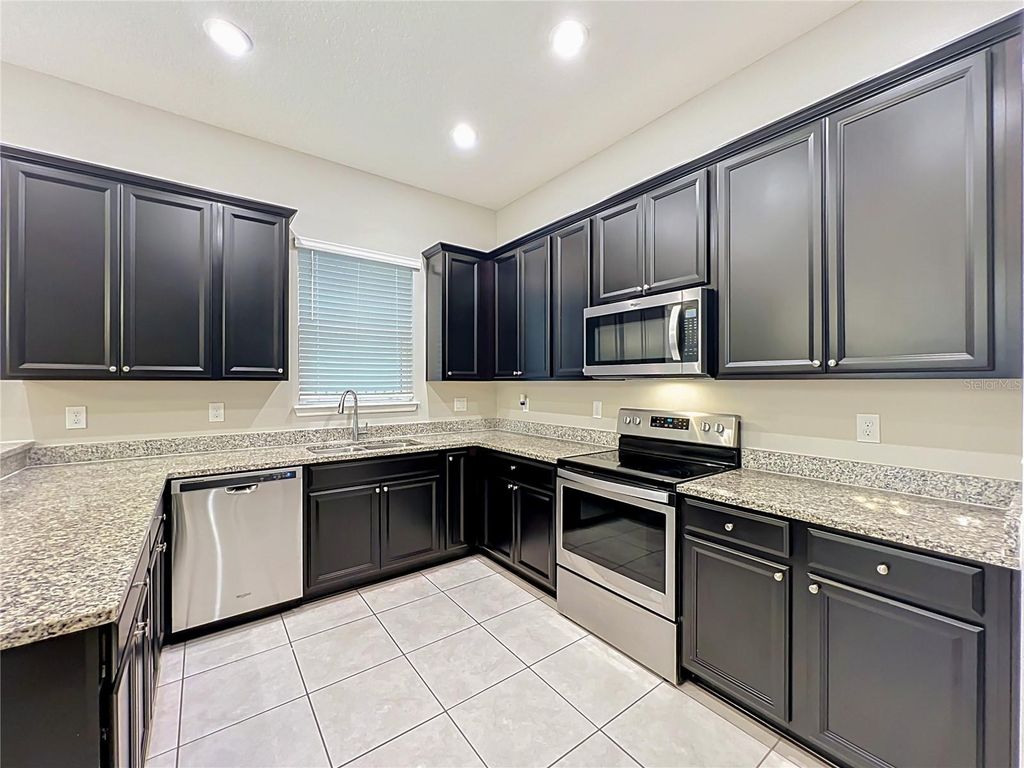 Image 16 of property listing at 1549 ASTORIA ARBOR LANE, Orlando, FL 32824
