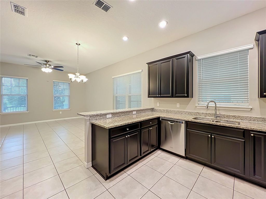 Image 17 of property listing at 1549 ASTORIA ARBOR LANE, Orlando, FL 32824
