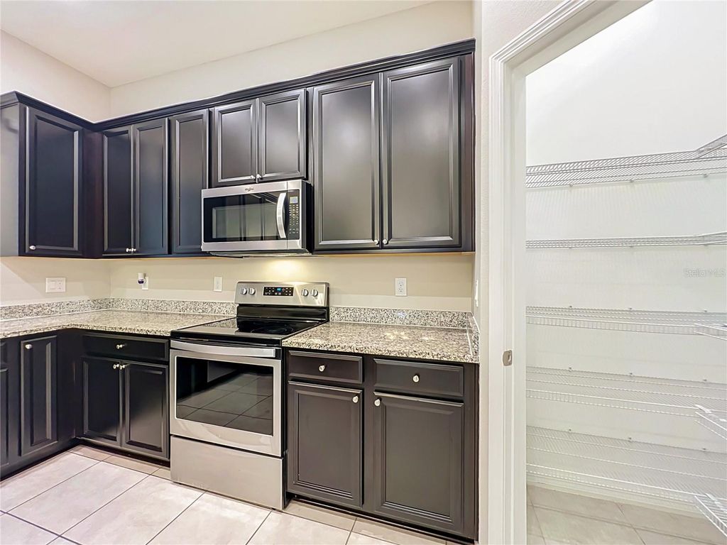 Image 18 of property listing at 1549 ASTORIA ARBOR LANE, Orlando, FL 32824