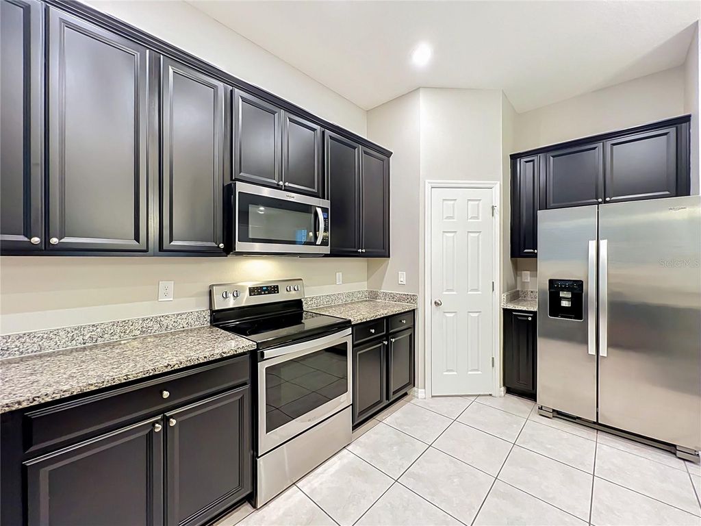 Image 20 of property listing at 1549 ASTORIA ARBOR LANE, Orlando, FL 32824