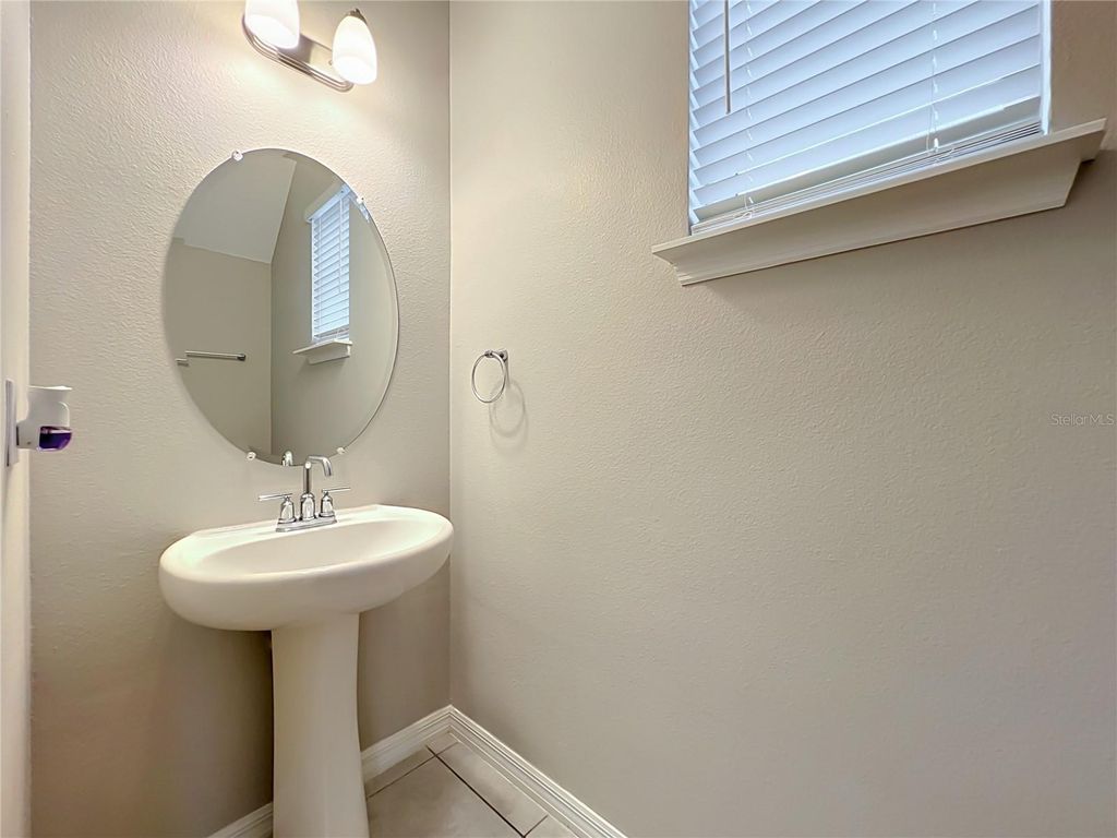 Image 23 of property listing at 1549 ASTORIA ARBOR LANE, Orlando, FL 32824