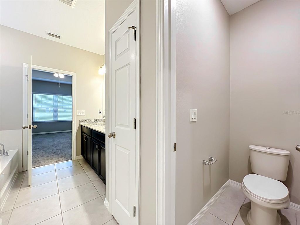 Image 33 of property listing at 1549 ASTORIA ARBOR LANE, Orlando, FL 32824