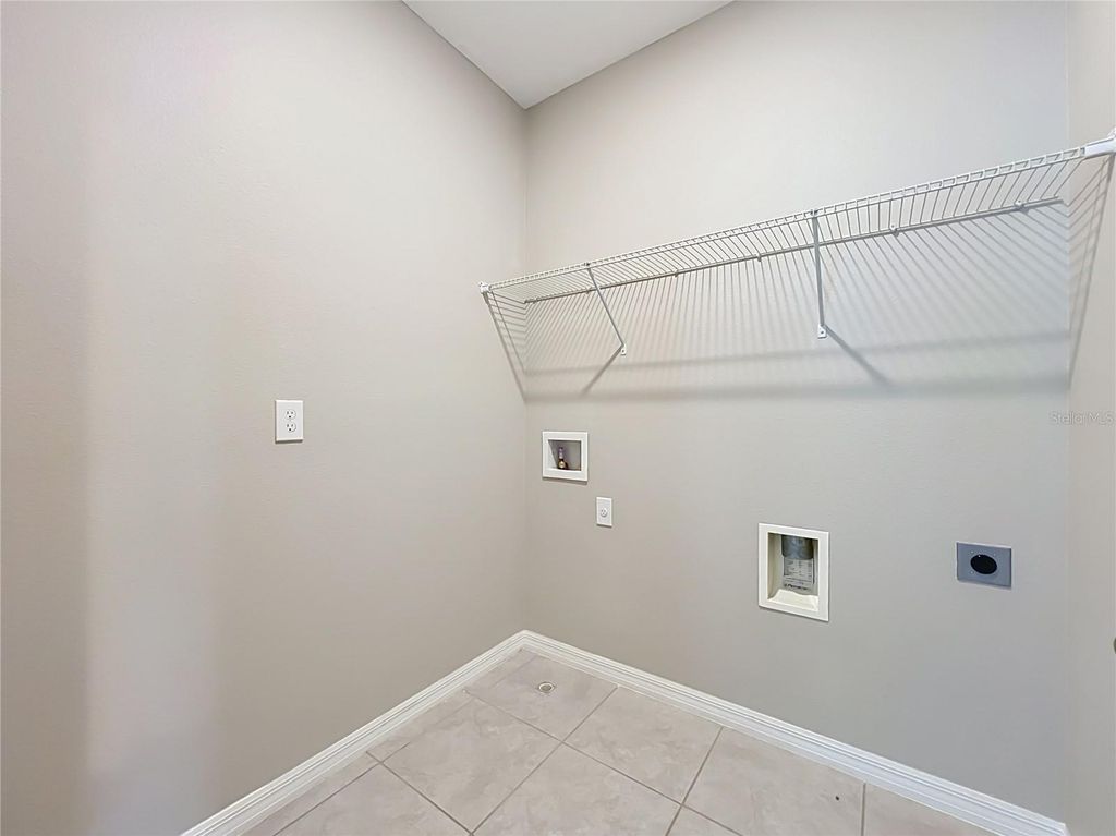 Image 44 of property listing at 1549 ASTORIA ARBOR LANE, Orlando, FL 32824