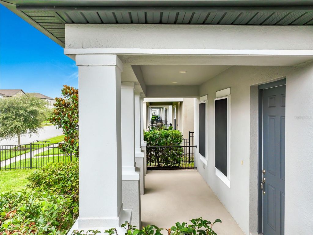 Image 8 of property listing at 1549 ASTORIA ARBOR LANE, Orlando, FL 32824