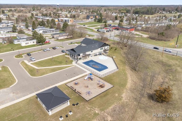 1418 Red Oak Lane Ne, Plainfield Twp, MI 49306