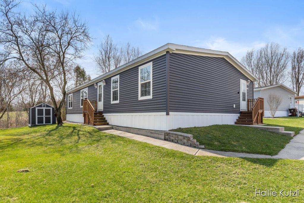 1418 Red Oak Lane Ne, Plainfield Twp, MI 49306